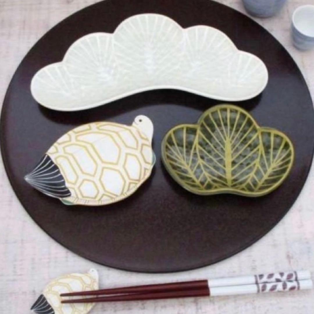 【新品】【大人気】有田焼幸楽窯　錦銀松葉形前菜皿　縁起物