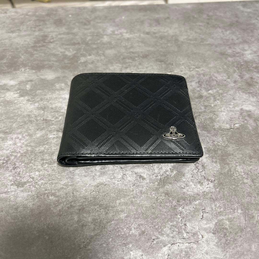 黒 レザー 二つ折り財布 エンボス加工