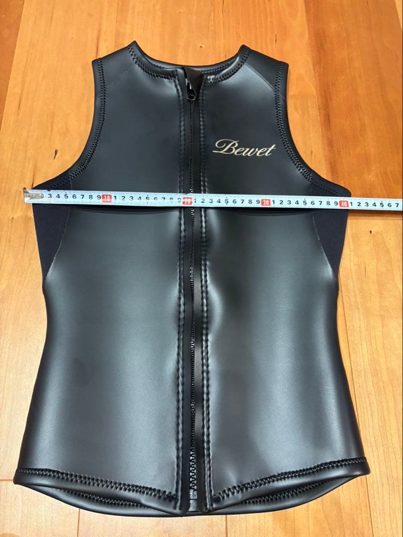 匿名配送　美品　Bewet タッパー　ラバー生地