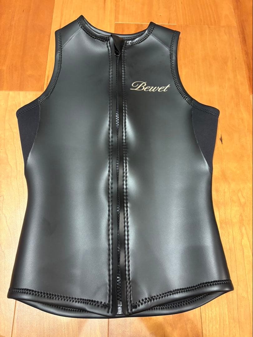 匿名配送　美品　Bewet タッパー　ラバー生地