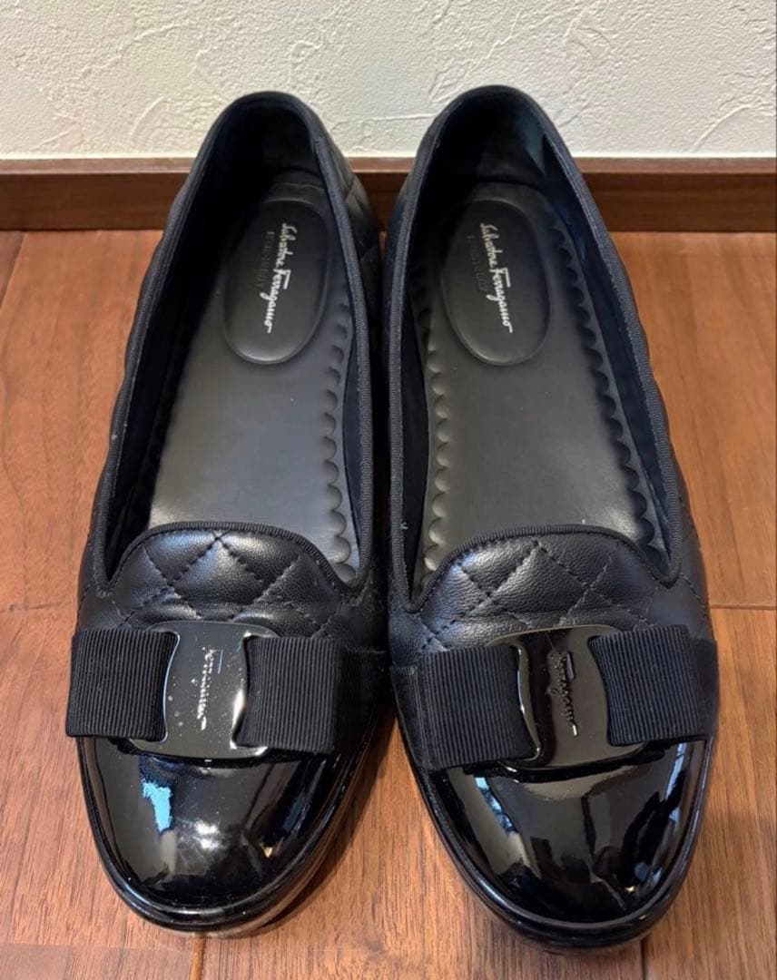 サルヴァトーレフェラガモ ヴァラ リボン キルティング フラットシューズ 8D