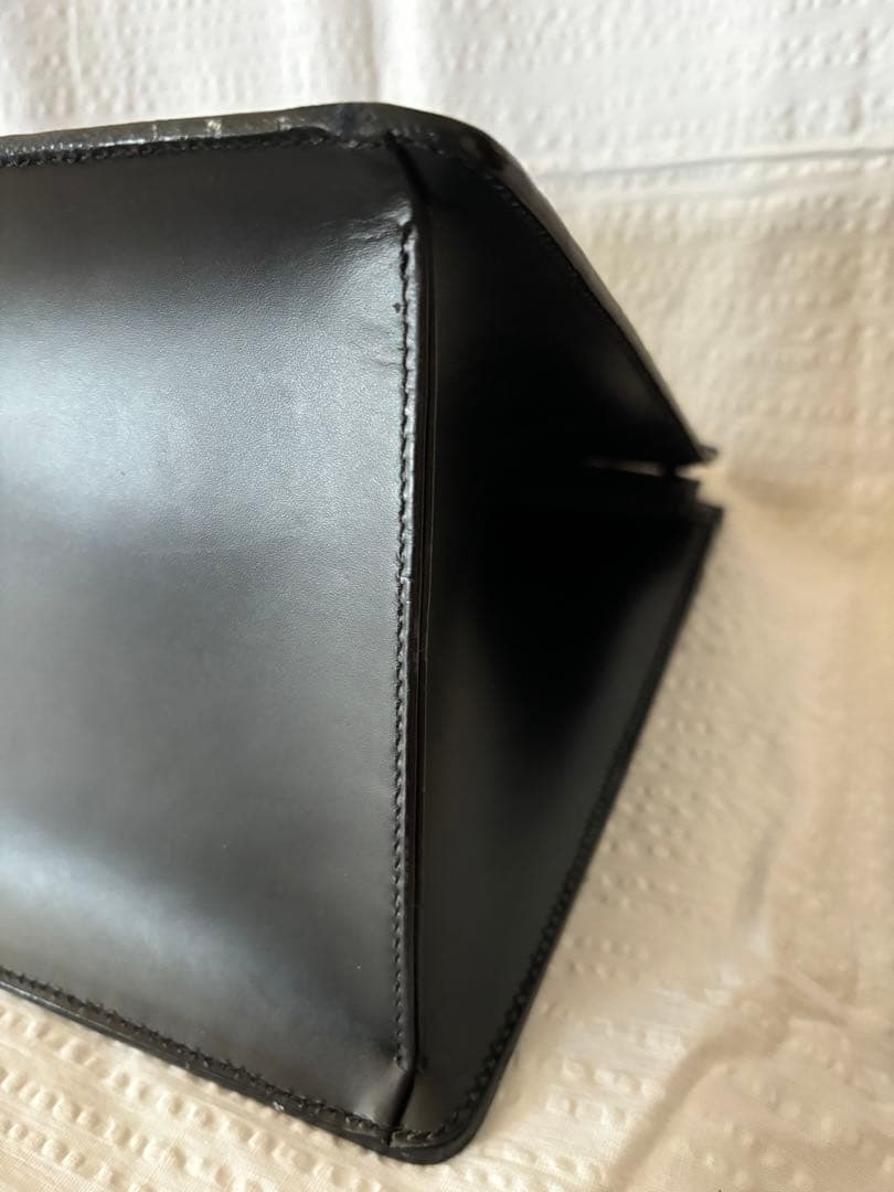 Louis Vuitton エピレザー ブラック ビジネスバッグ