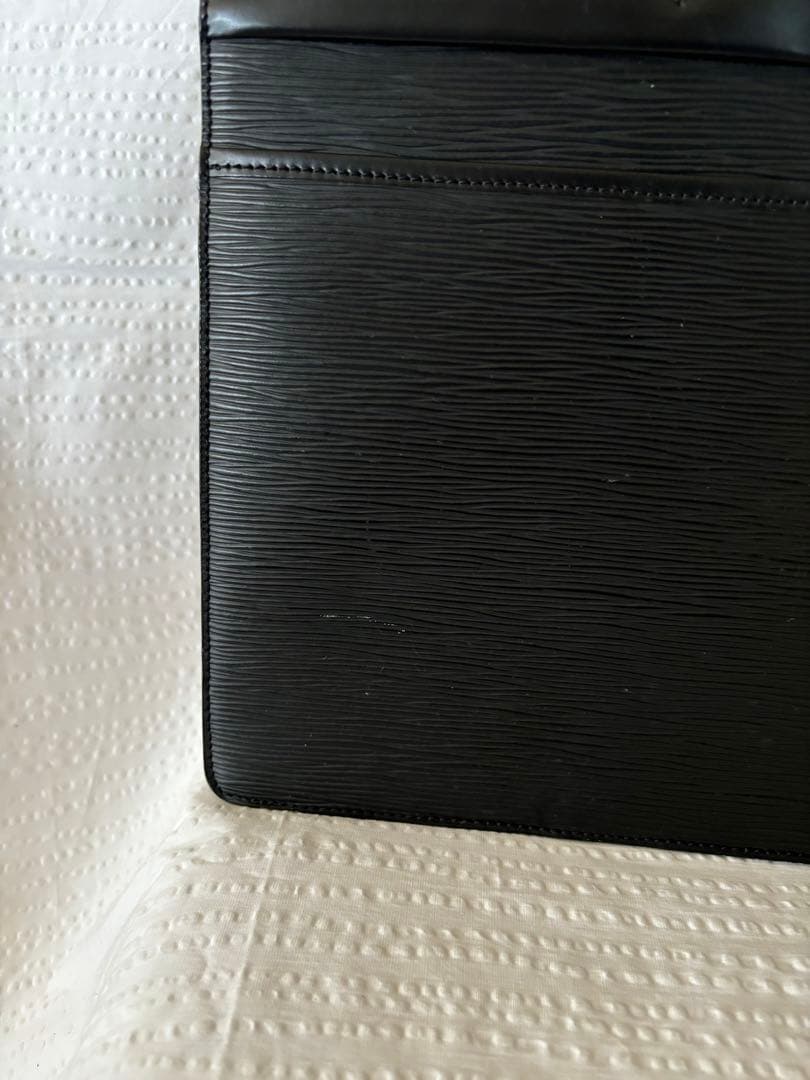 Louis Vuitton エピレザー ブラック ビジネスバッグ