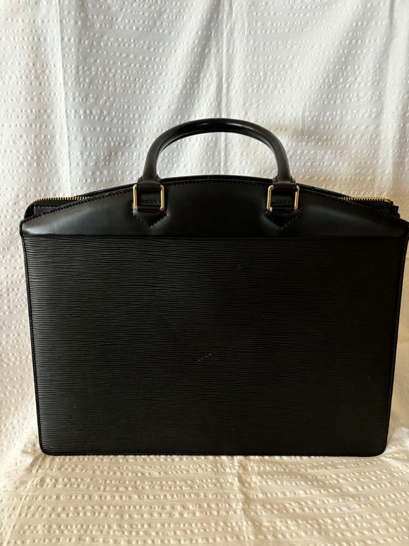 Louis Vuitton エピレザー ブラック ビジネスバッグ