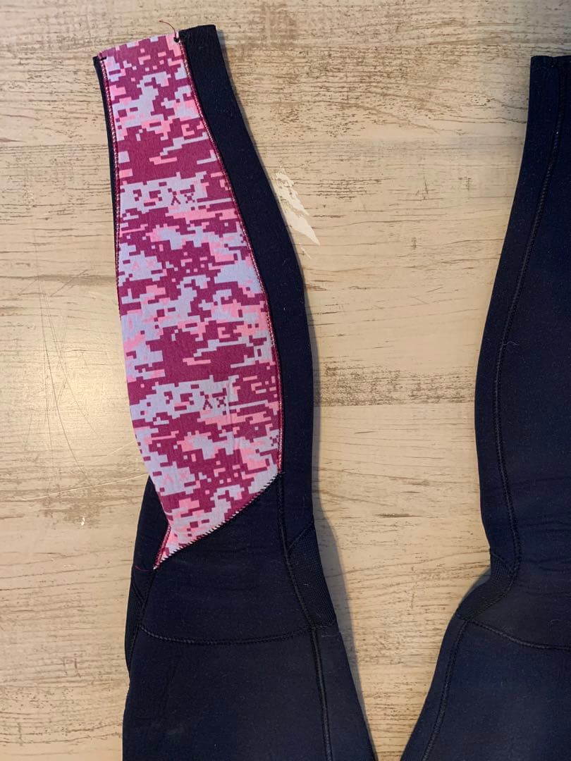 ￼レディースウェットスーツ、ジャーフル　M 3〜5ミリ