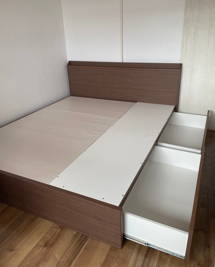 ニトリベッドフレームクイーン収納あり(自宅引き取り価格)