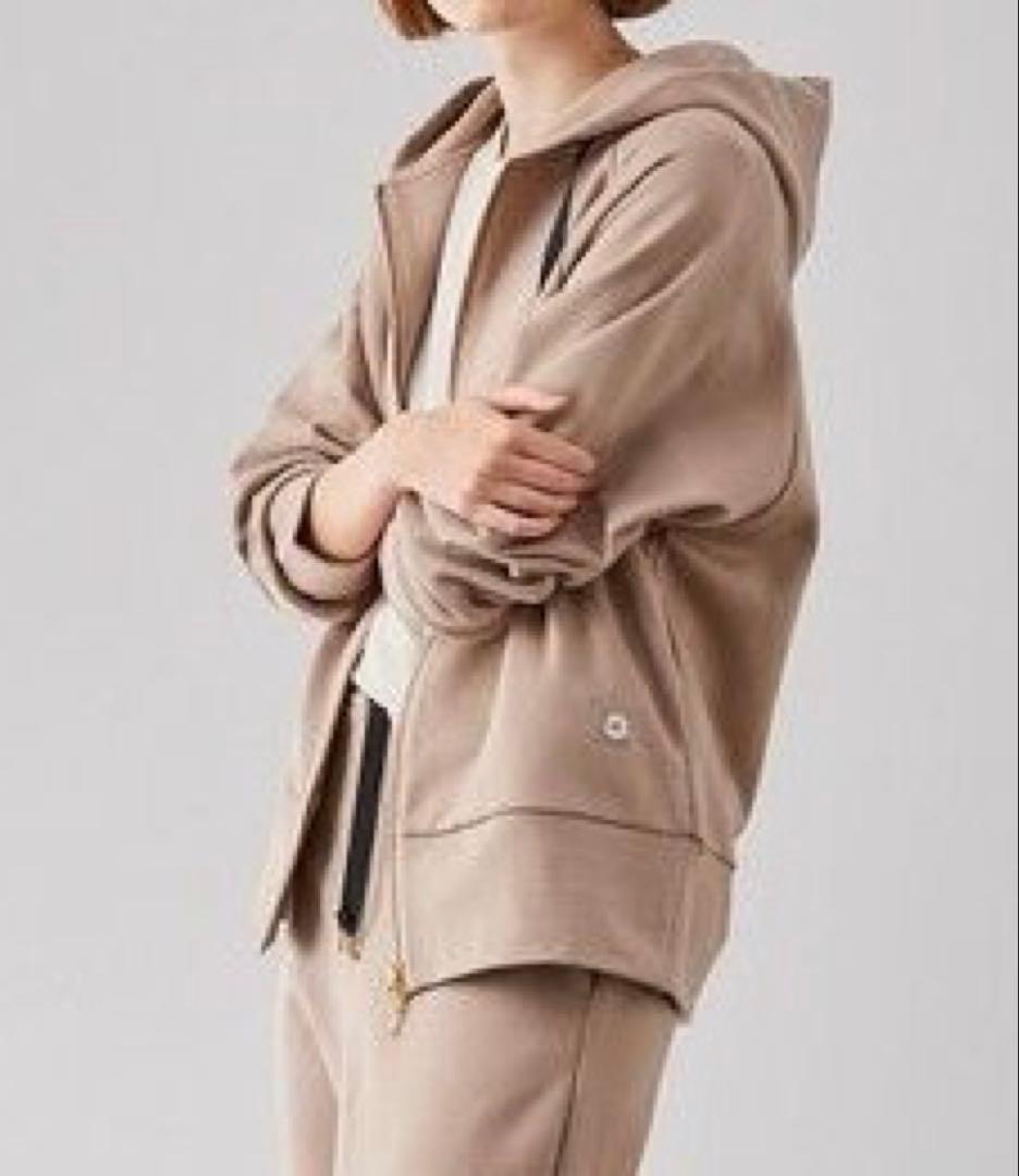 試着のみ　　BEIGE. ベイジ　　アウター　パーカー