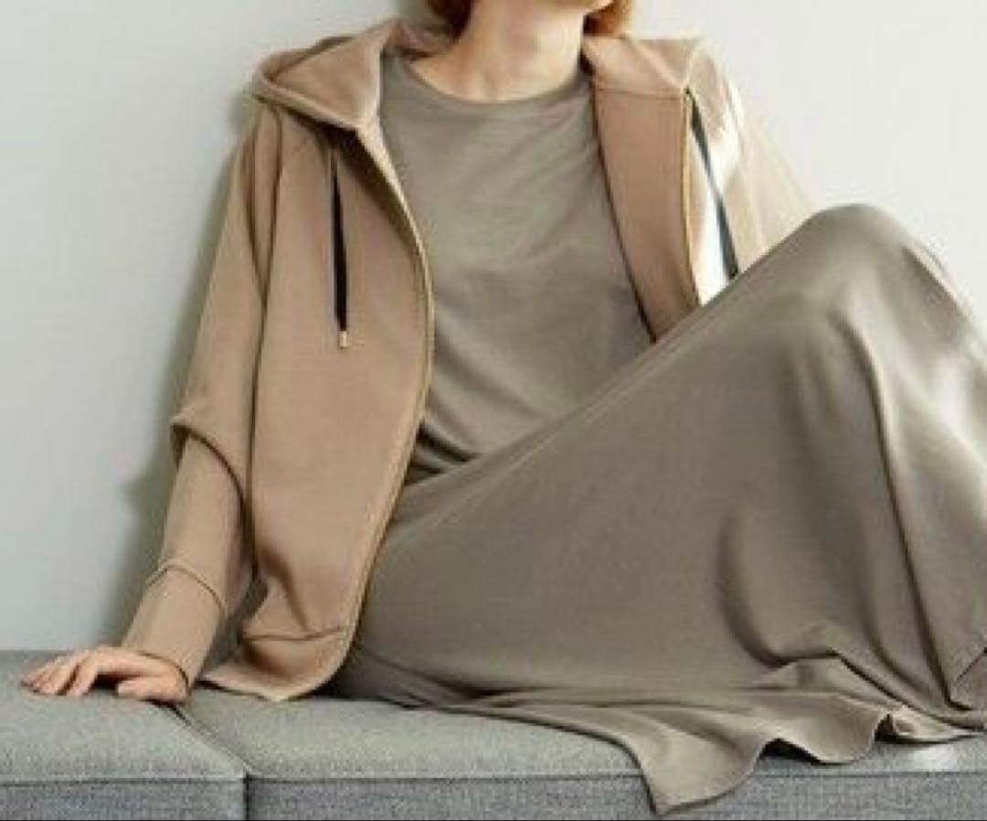 試着のみ　　BEIGE. ベイジ　　アウター　パーカー