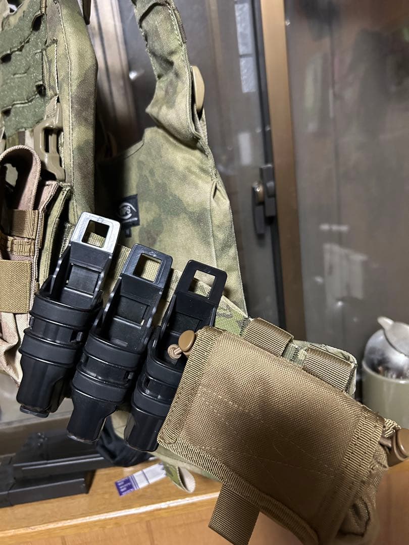 個人装備 UR tactical ops PLATE CARRIER A-Tacs fg
