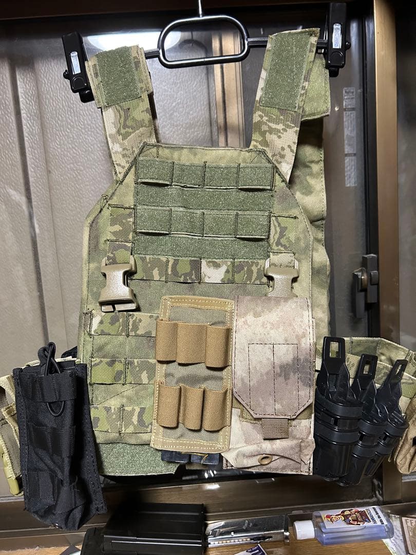 個人装備 UR tactical ops PLATE CARRIER A-Tacs fg