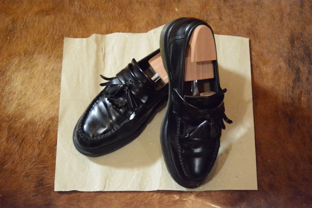 黒のレザー ローファー