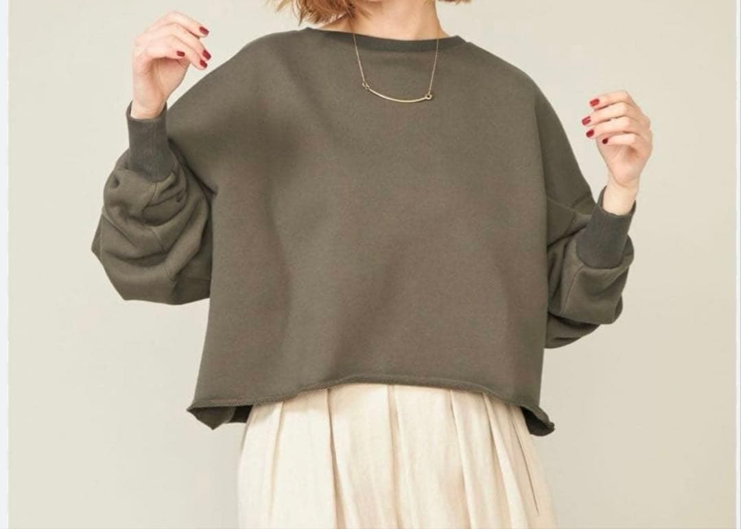 conte コンテ　クロップド プルオーバースウェット