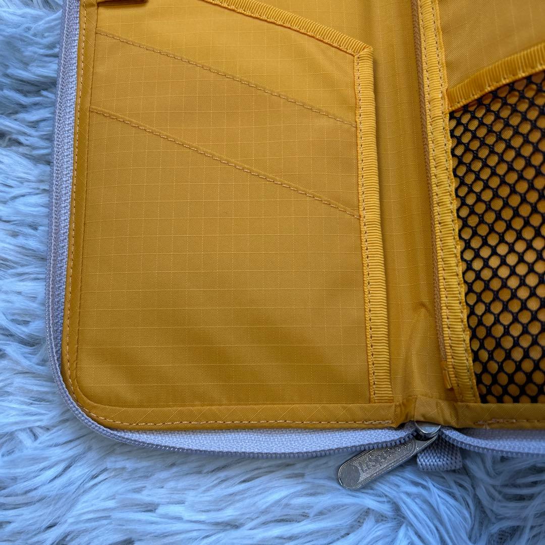 【新品】LeSportsac×ひとりっぷマルチトラベルウォレット サンドベージュ