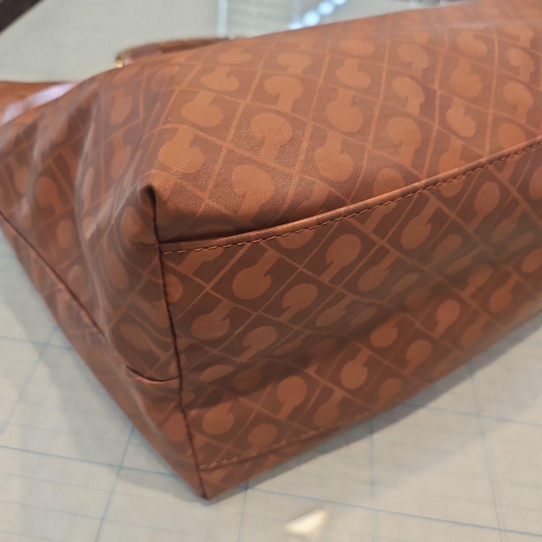 極美品 GHERARDINI ソフティ トートバッグ スタッズ　レザー　ブラウン