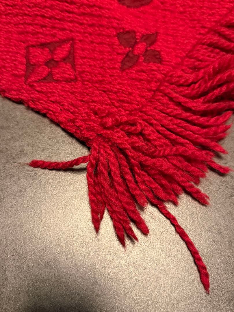 ルイヴィトン　赤マフラー