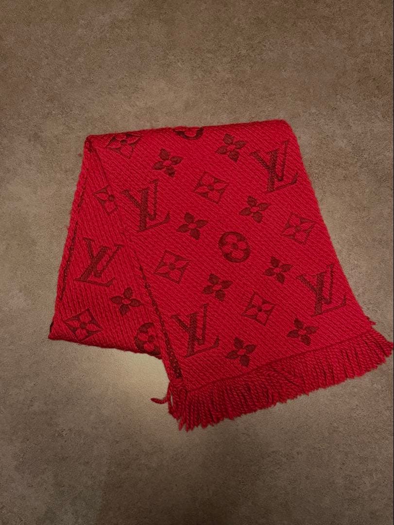 ルイヴィトン　赤マフラー
