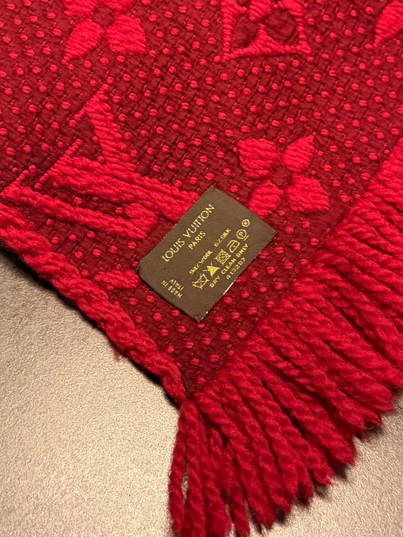 ルイヴィトン　赤マフラー