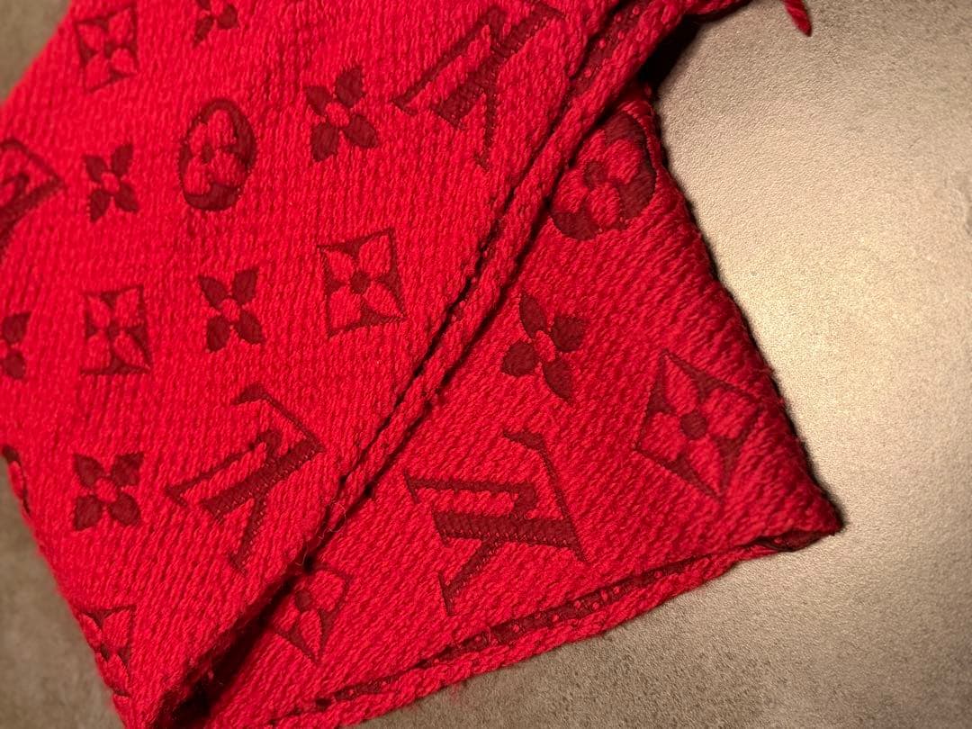 ルイヴィトン　赤マフラー