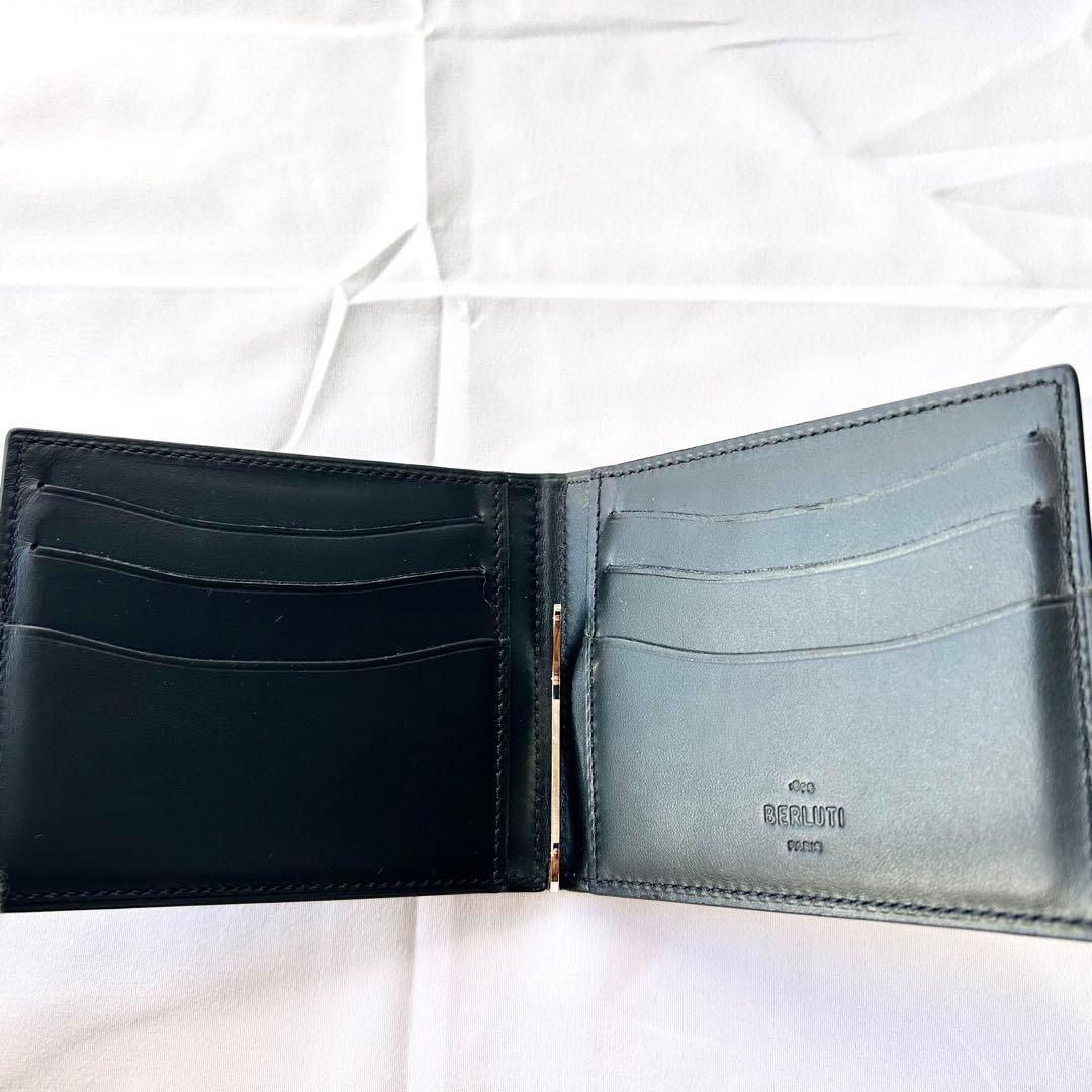 良品　ベルルッティ　カリグラフィ　レザー　マネークリップ　二つ折り財布　グレー系