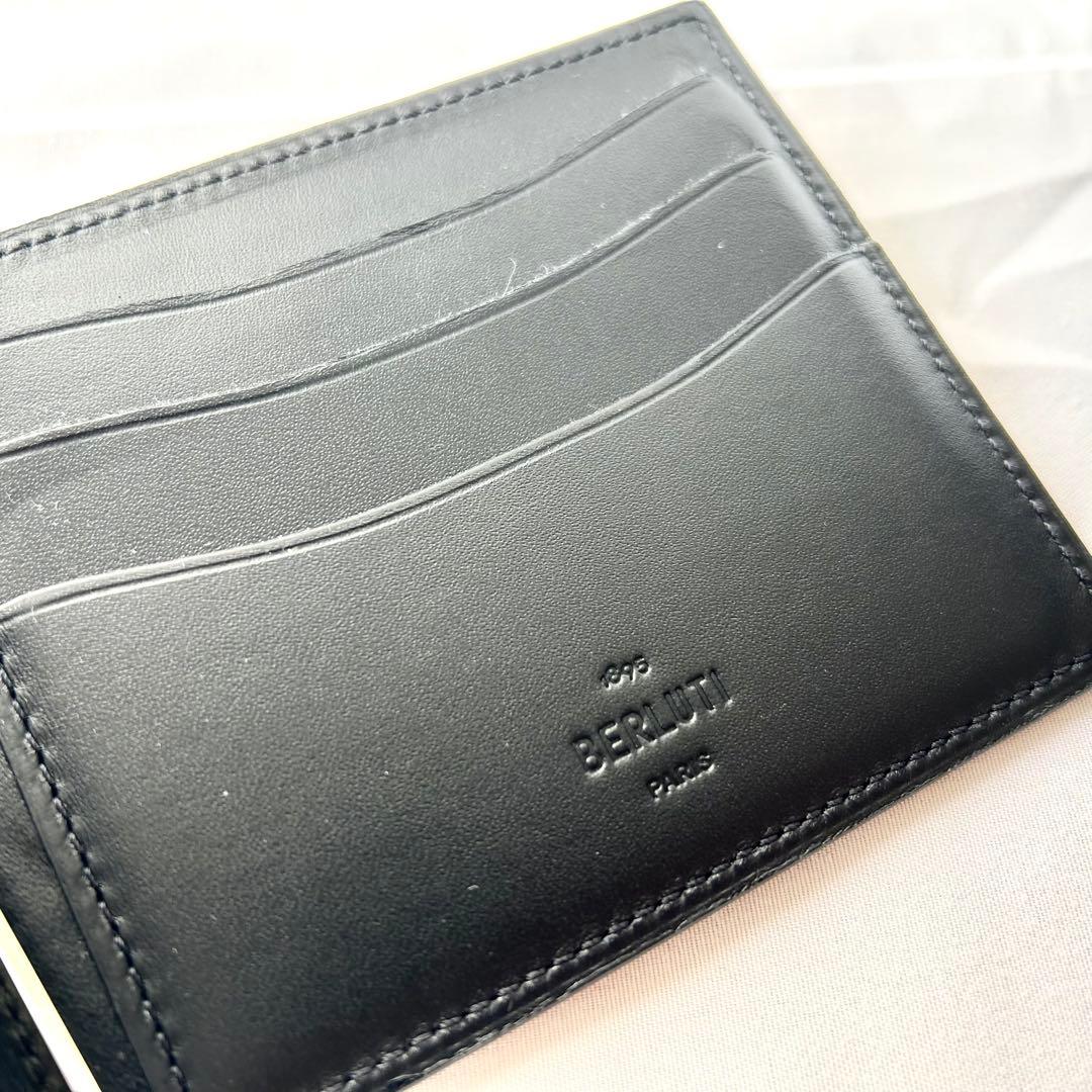 良品　ベルルッティ　カリグラフィ　レザー　マネークリップ　二つ折り財布　グレー系