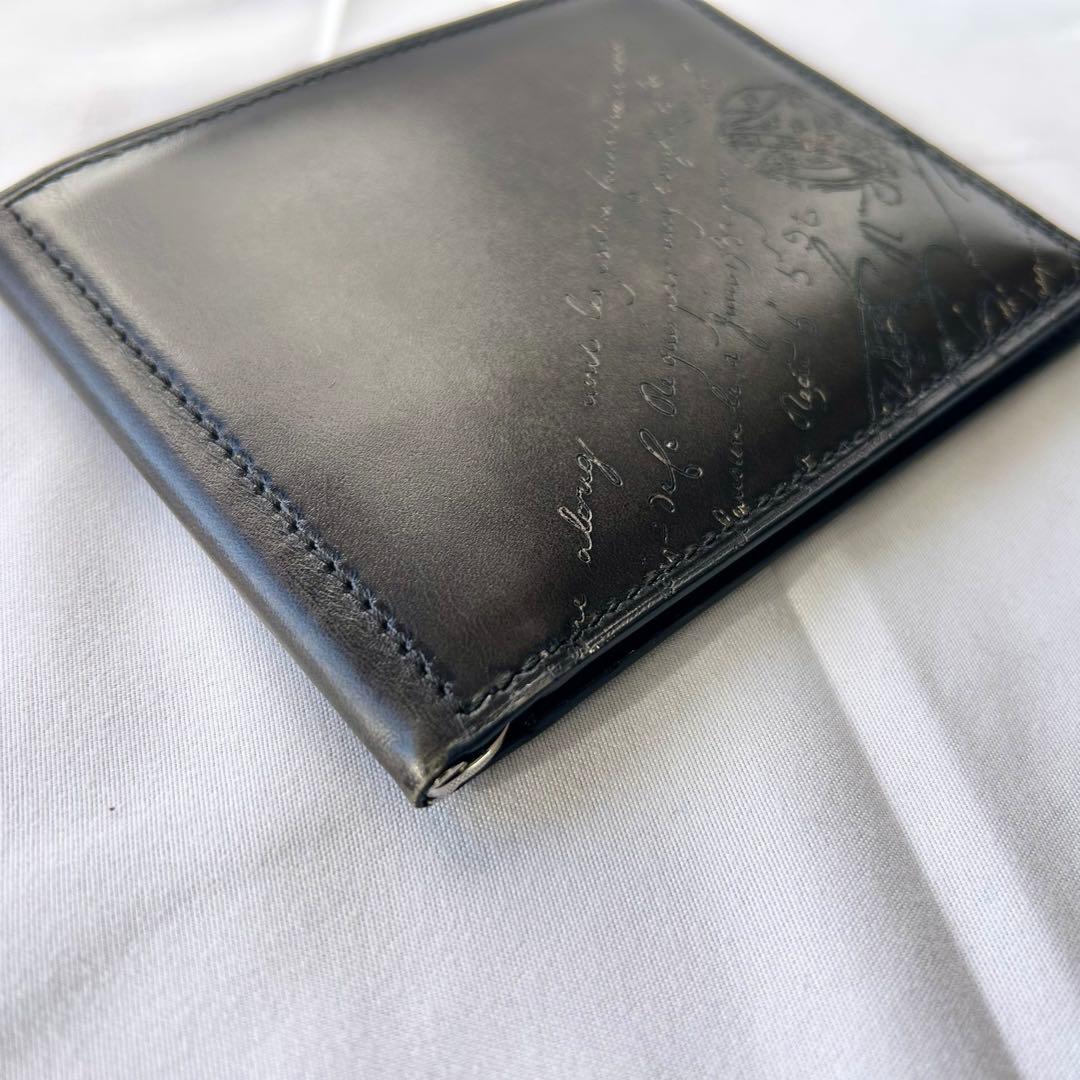 良品　ベルルッティ　カリグラフィ　レザー　マネークリップ　二つ折り財布　グレー系