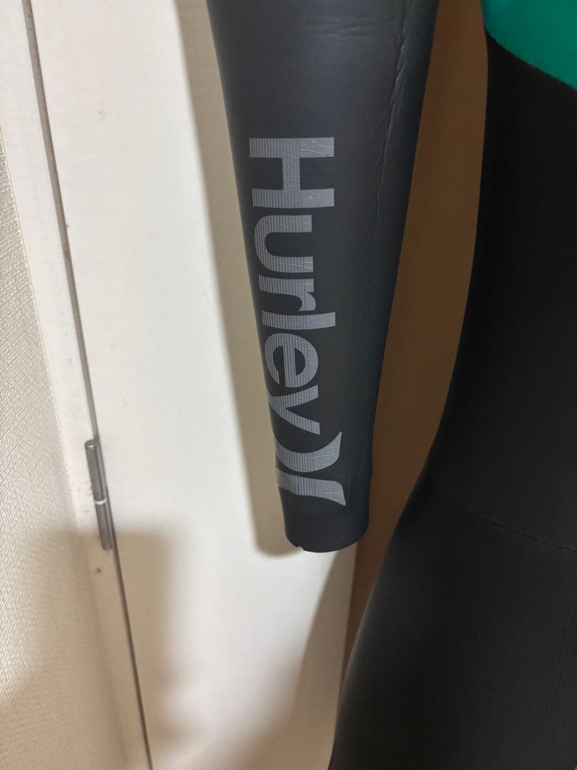 使用少なめ！　Hurley　セミドライ　チェストジップ　XLサイズ相当　日本製