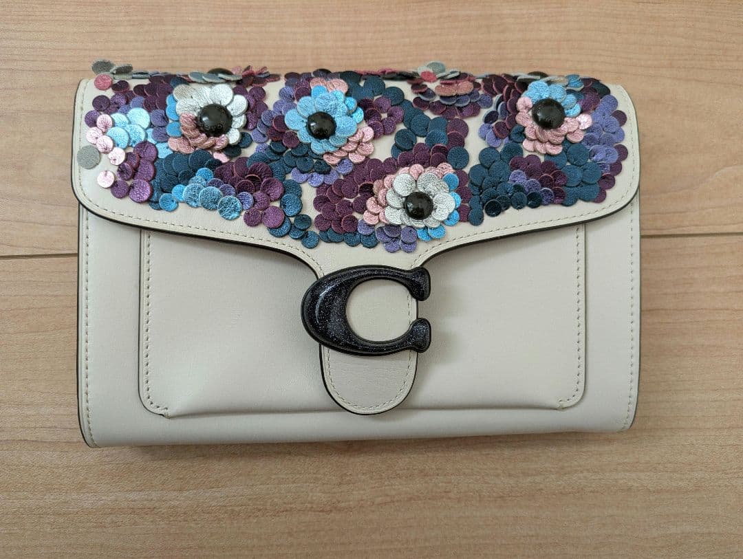 【希少・美品】COACHフラワーモチーフクラッチバッグ