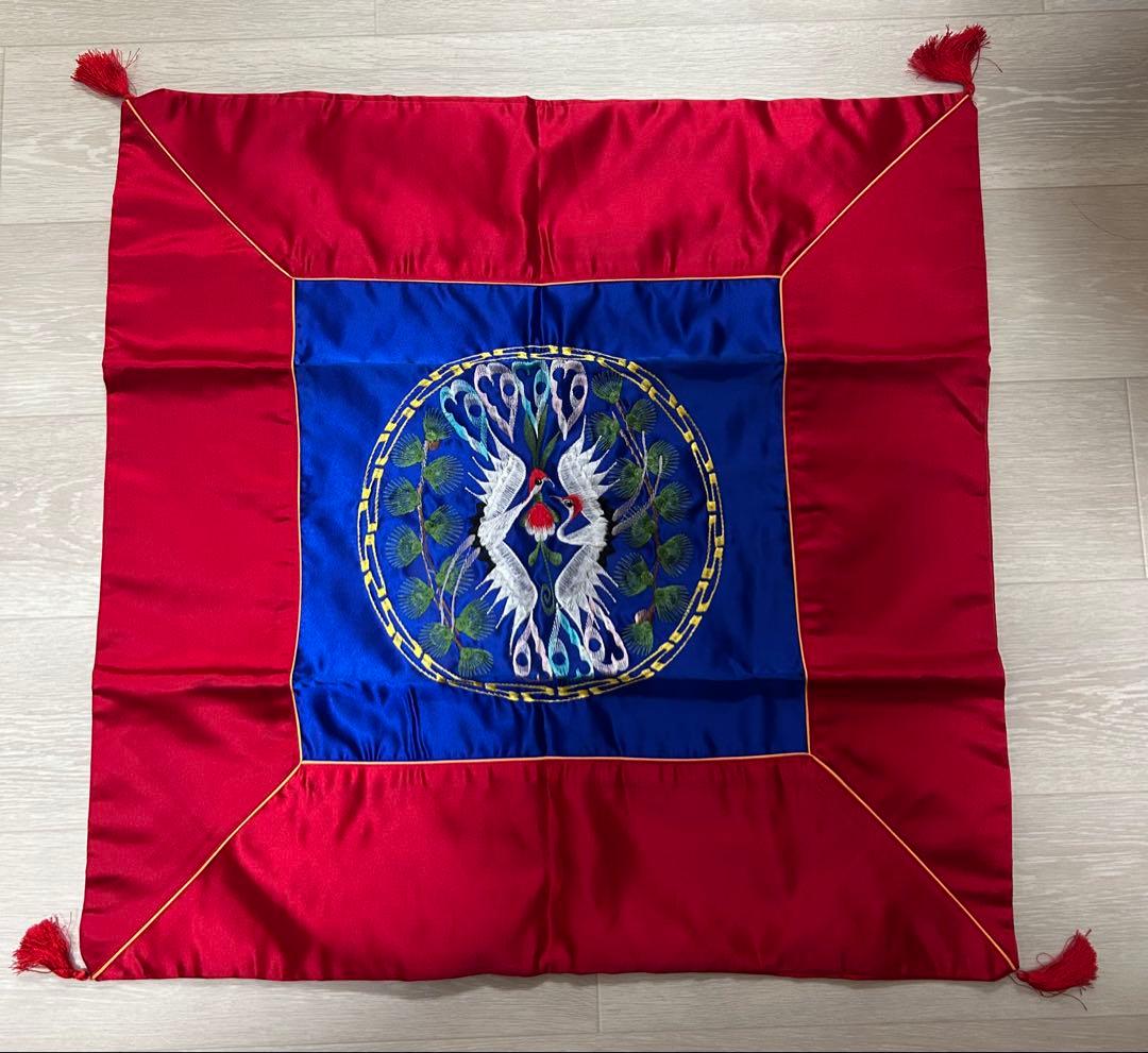 韓国鶴刺繍・幾何学模様のサテン座布団カバー4枚セット