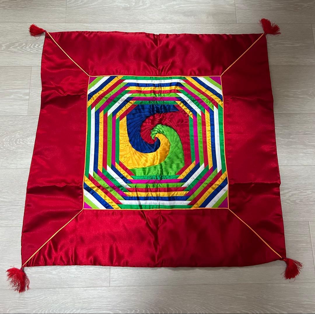 韓国鶴刺繍・幾何学模様のサテン座布団カバー4枚セット