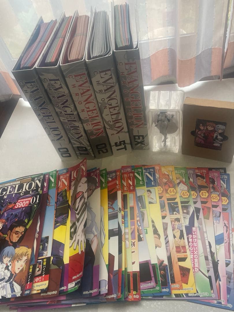 週刊エヴァンゲリオン　クロニクル　1〜50巻、フィギュアほか