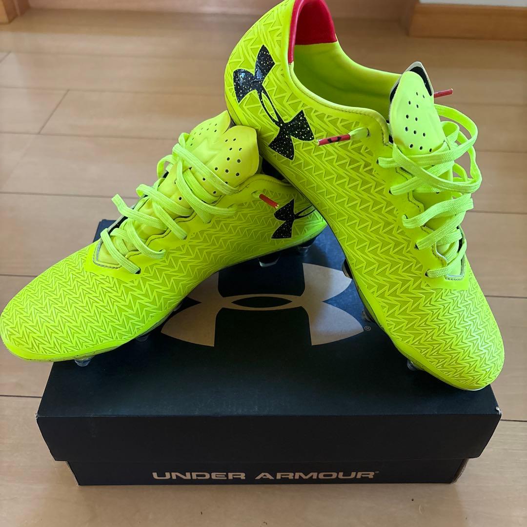 美品アンダーアーマーサッカースパイク固定式26.5cm 蛍光イエロー