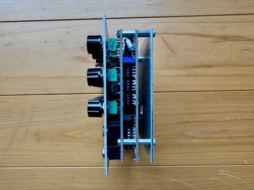 鍵盤楽器 L-1 Quad VC Resonant Equalizer