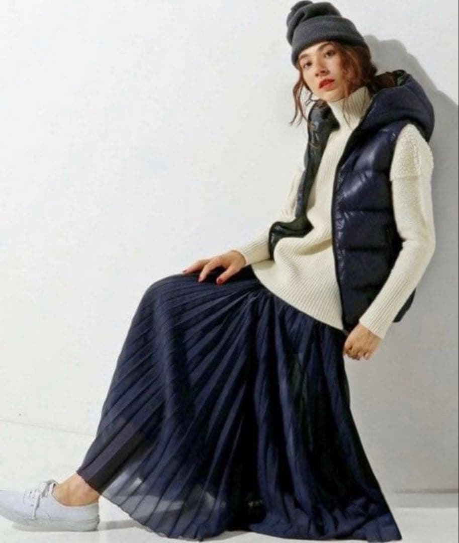 DUVETICA ウールダウンベスト　ネイビー　38サイズ