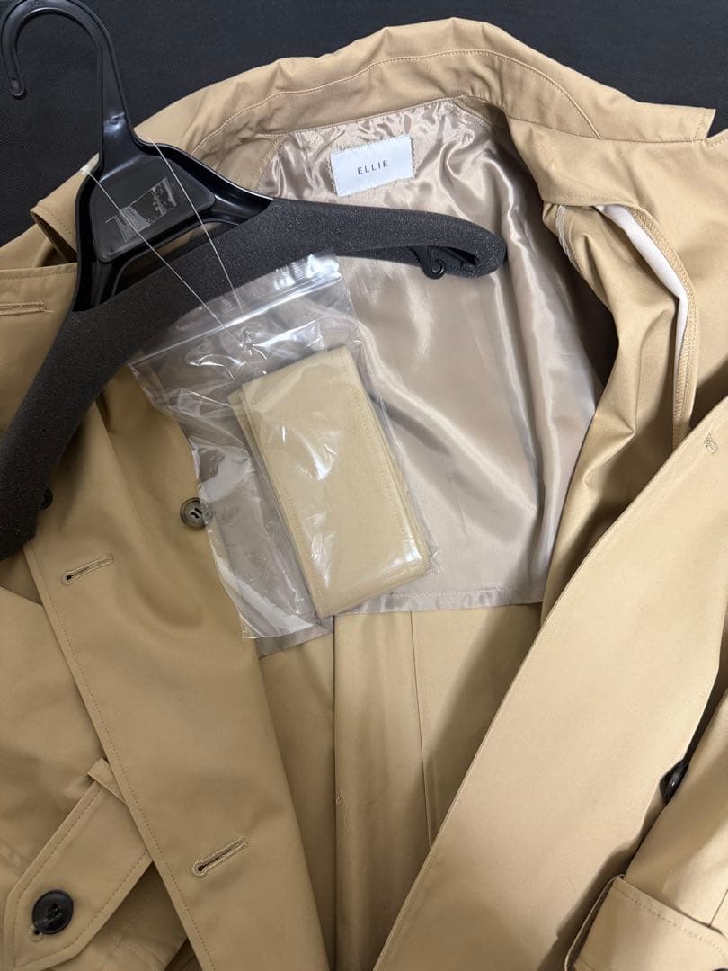 3日間限定価格！！　ELLIE エリー　ケープトレンチコート ベージュ