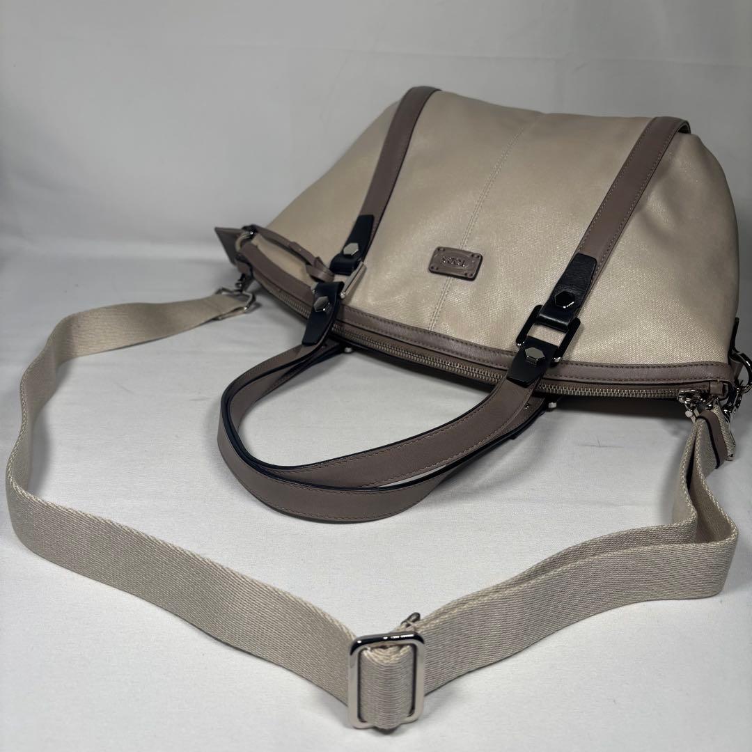 トッズ ハンドバッグ ショルダーバッグ 2way 斜め掛け チャーム ベージュ