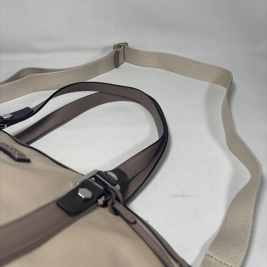 トッズ ハンドバッグ ショルダーバッグ 2way 斜め掛け チャーム ベージュ