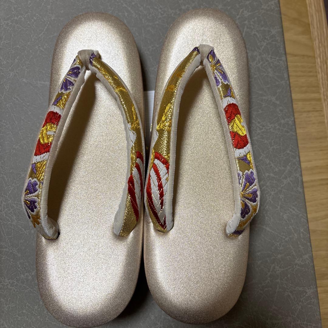 華やかな花柄刺繍の和装用バッグと草履セット　振袖　成人式