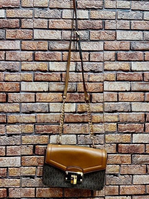 ●マイケルコース/ショルダーウォレット