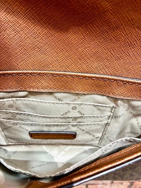 ●マイケルコース/ショルダーウォレット