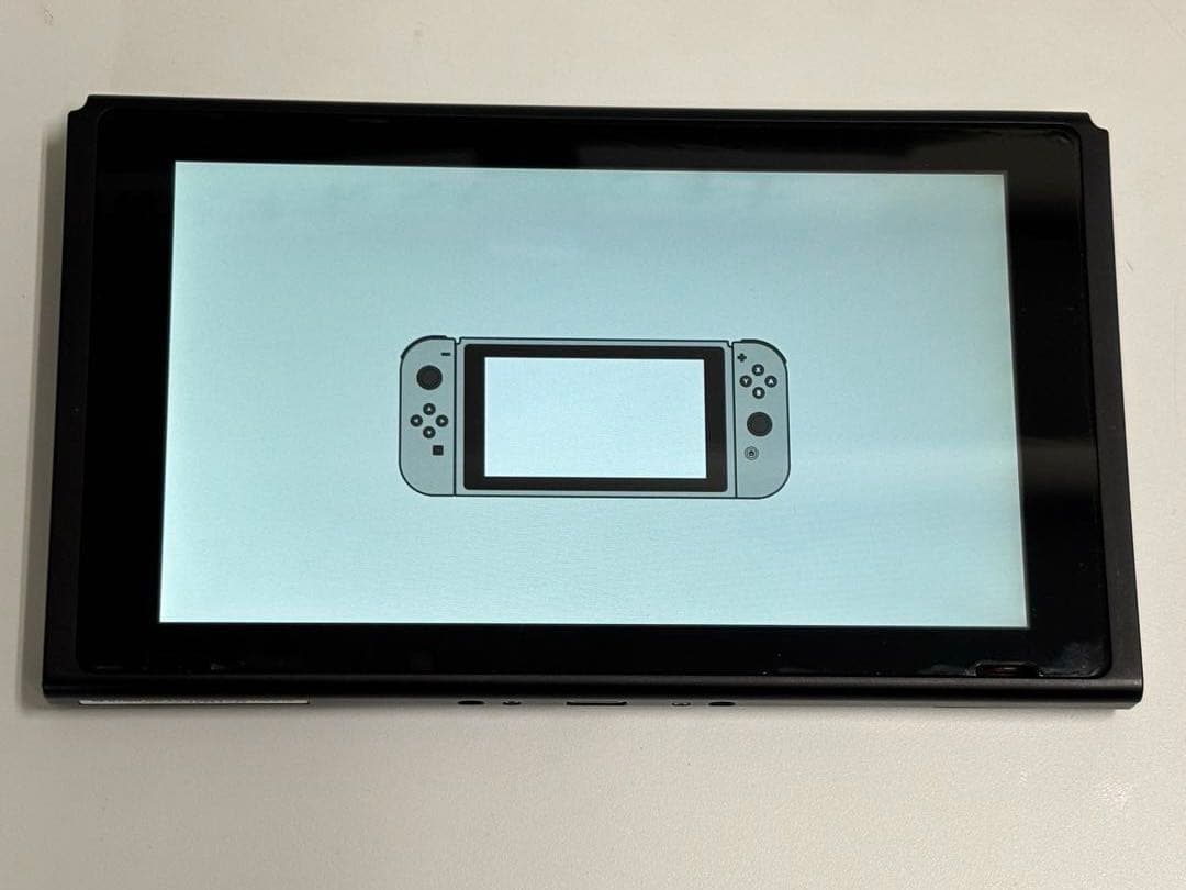 Nintendo Switch 本体 joyコントローラー無し　中古品