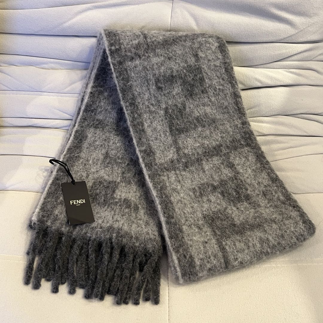 【新品未使用・送料込】 FENDI アルパカウール ロゴマフラー