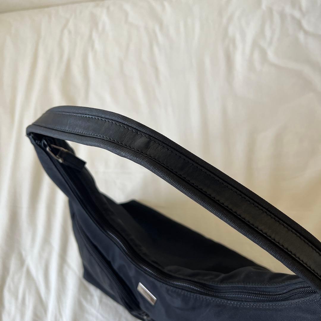 GUCCI ワンショルダーバッグ ダブルポケット