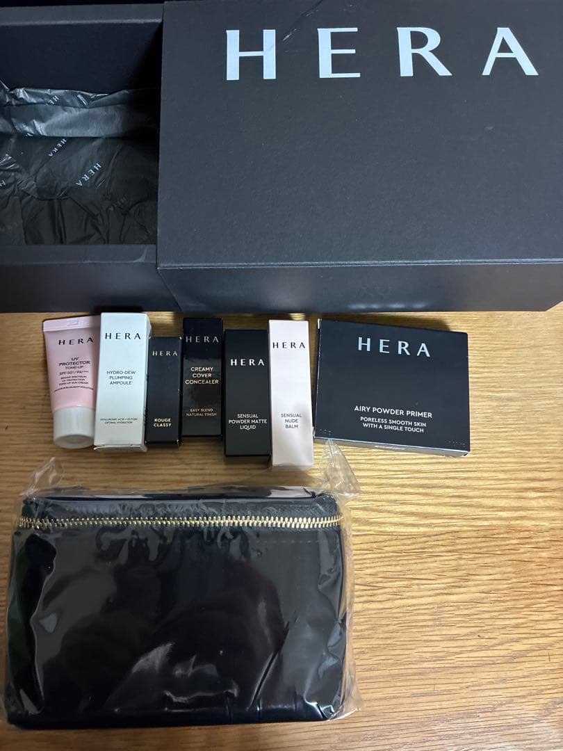 HERAエアリー パウダープライマー N ノベルティベロアポーチ付