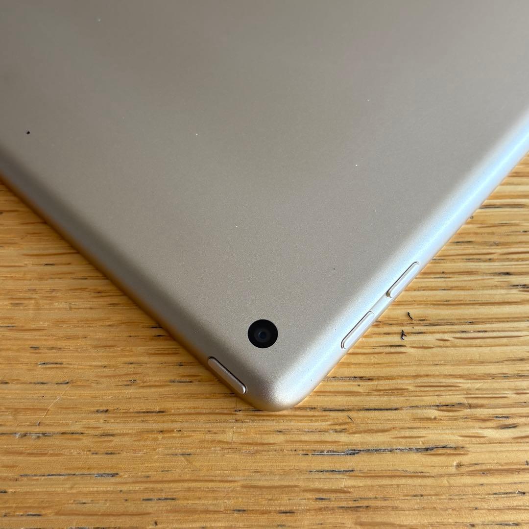 iPad 第5世代 Wi-Fiモデル 32GB 白