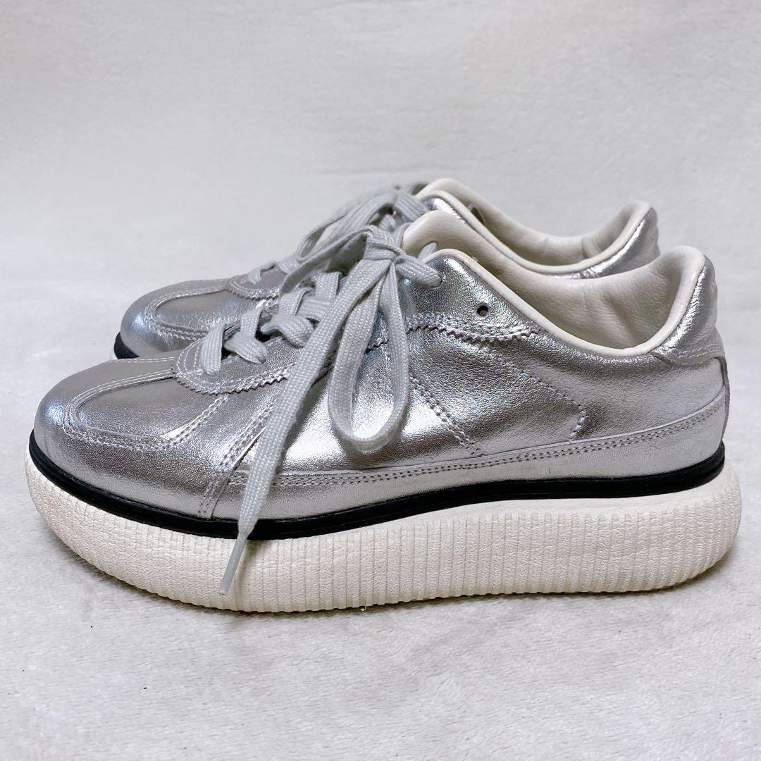 オニツカタイガー　デレシティ　23.5cm　シルバー／ホワイト　厚底スニーカー