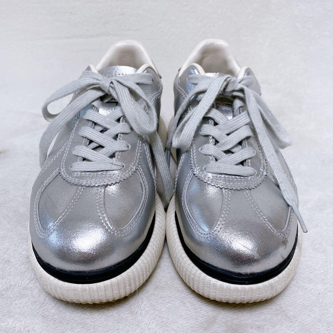 オニツカタイガー　デレシティ　23.5cm　シルバー／ホワイト　厚底スニーカー
