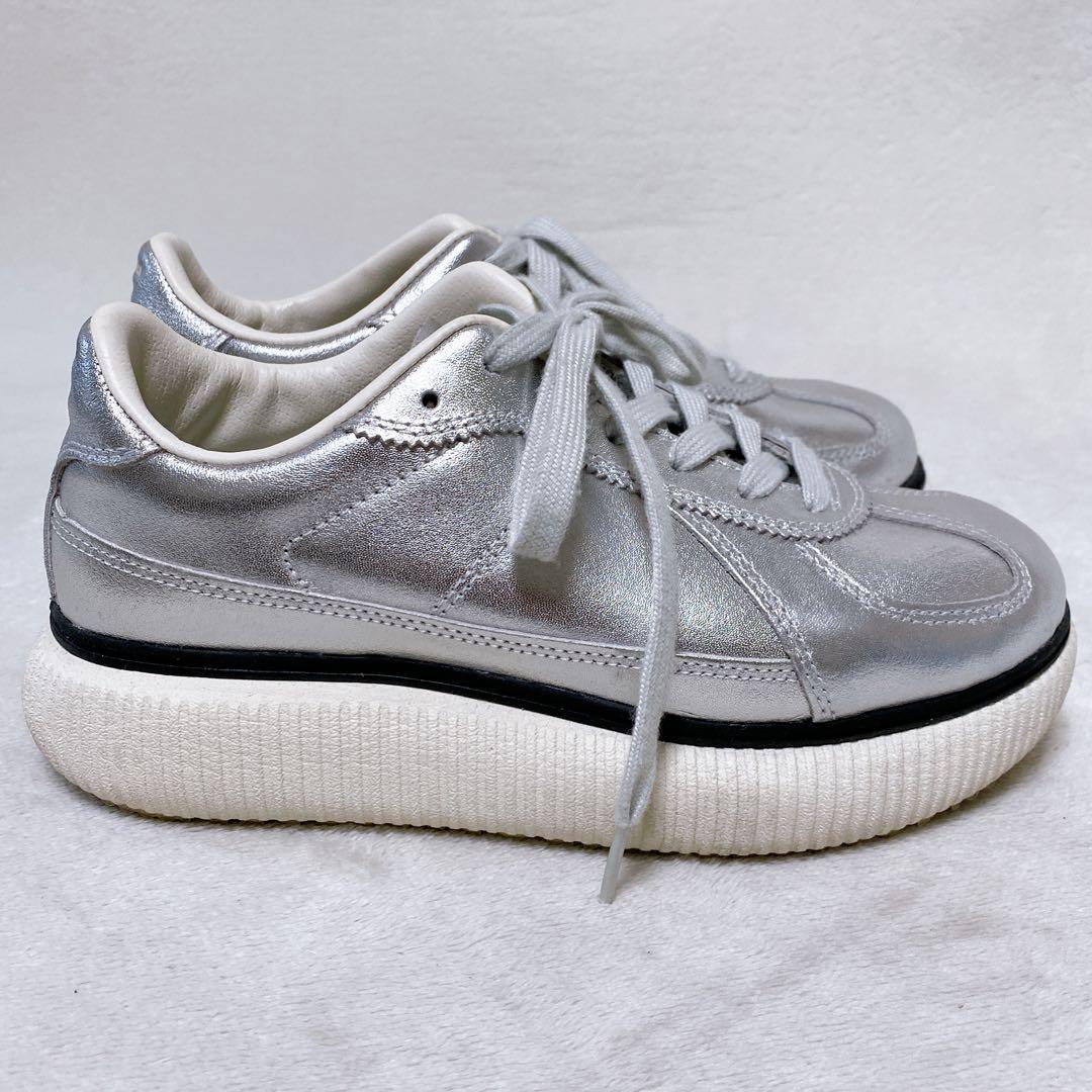 オニツカタイガー　デレシティ　23.5cm　シルバー／ホワイト　厚底スニーカー