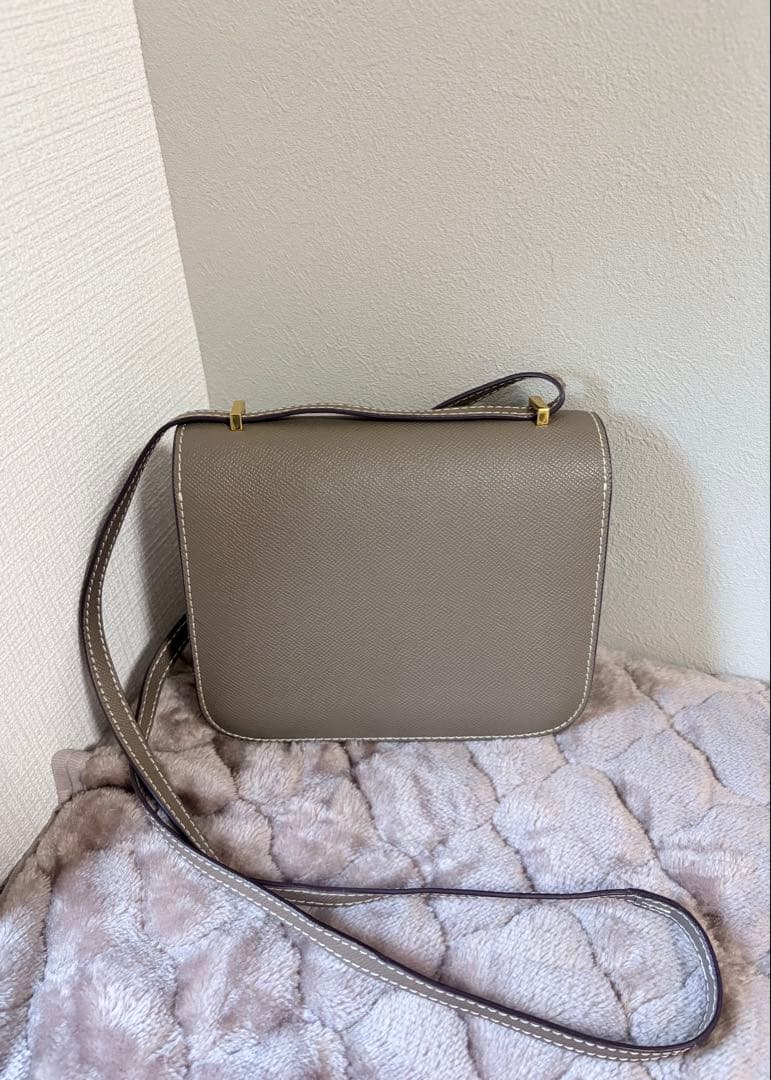 ショルダーバッグ Hグレー エトゥープ