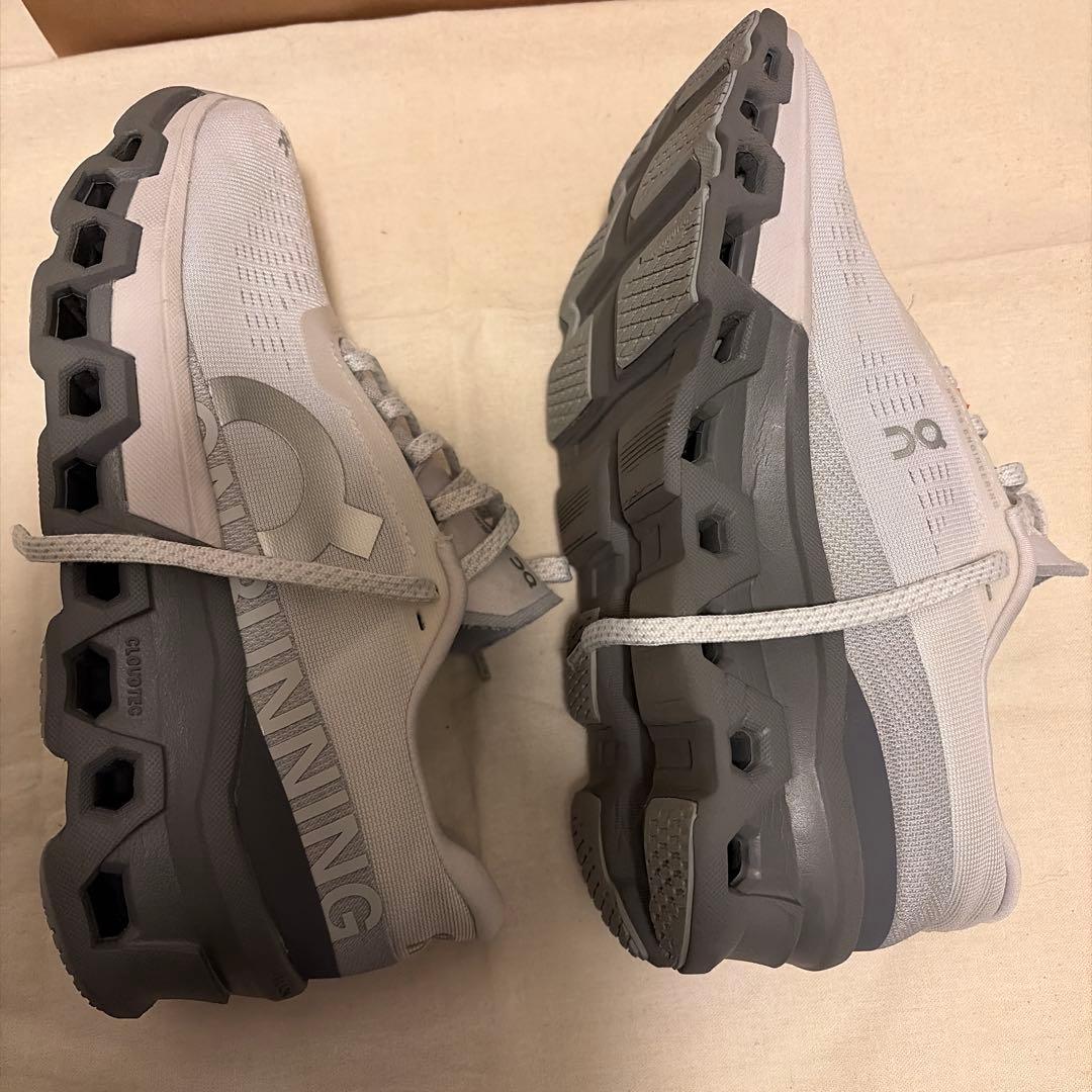 【中古美品】クラウドモンスター2 フロスト/ロック 24.5cm