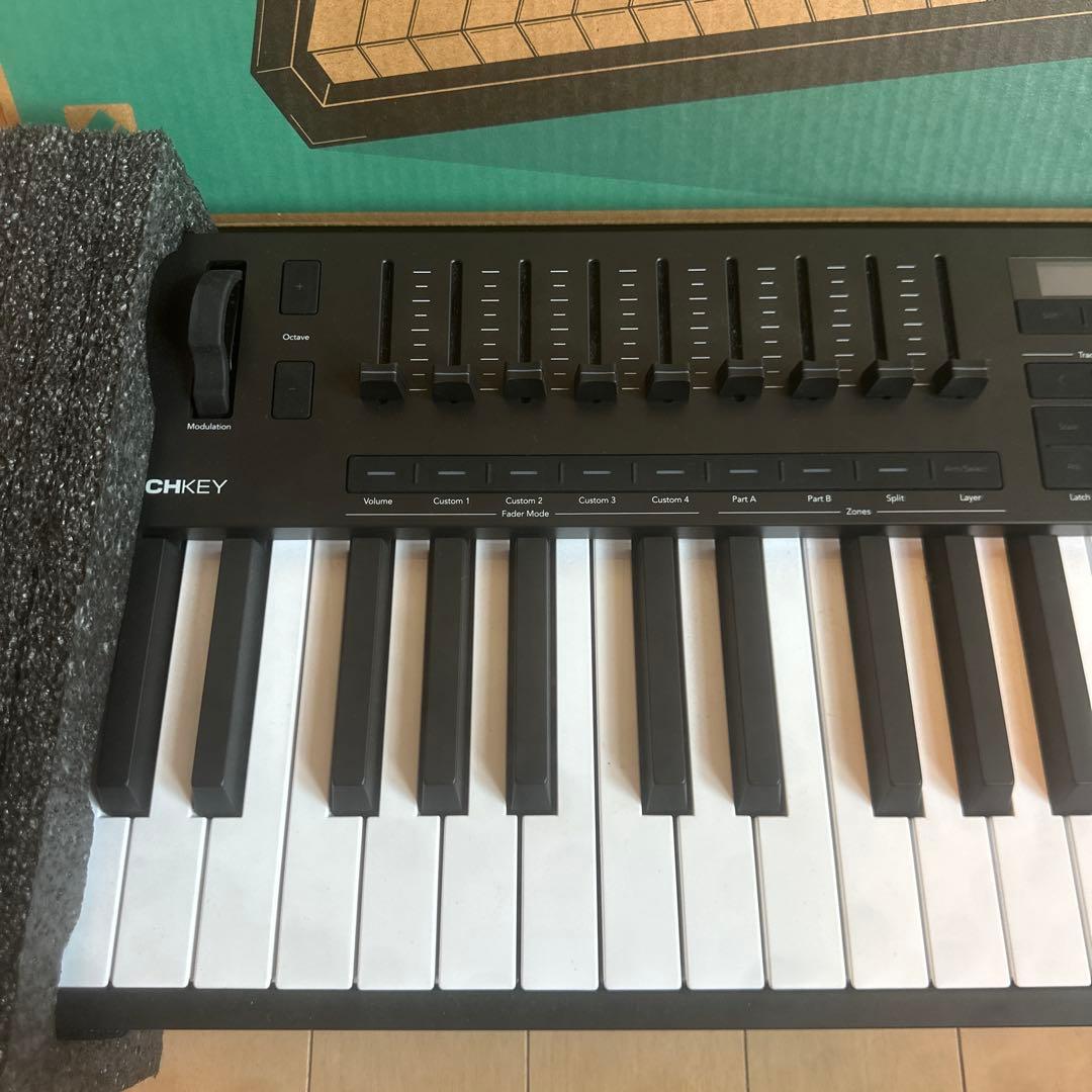 Novation Launchkey 49 Mk4 MIDIキーボード